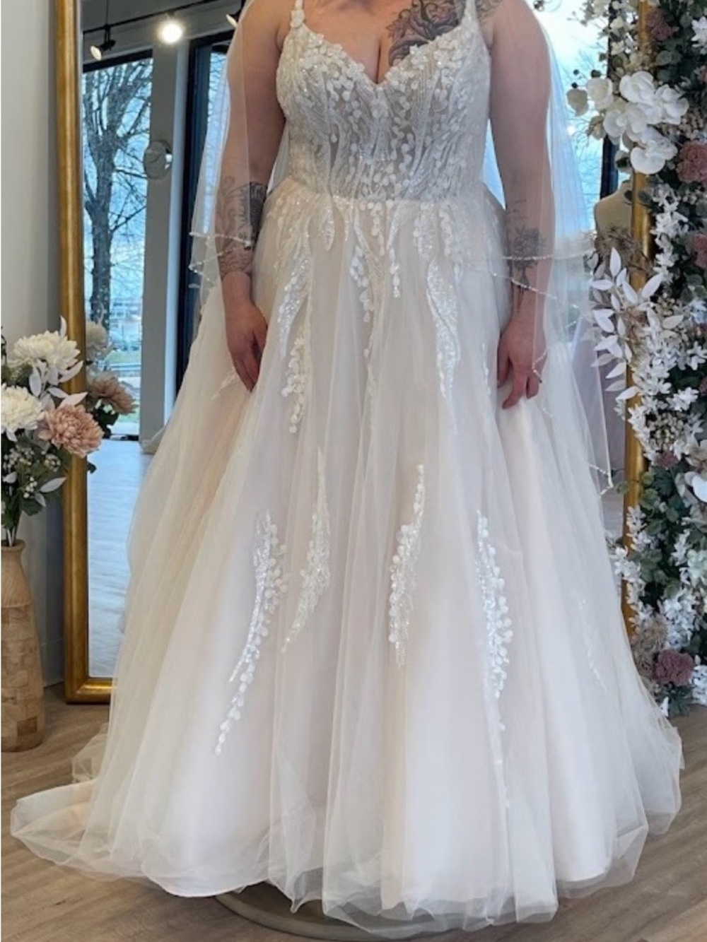 Elegant White Lace Applique Ballgown Dress